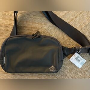 NWT Everywhere belt bag, large with long strap
